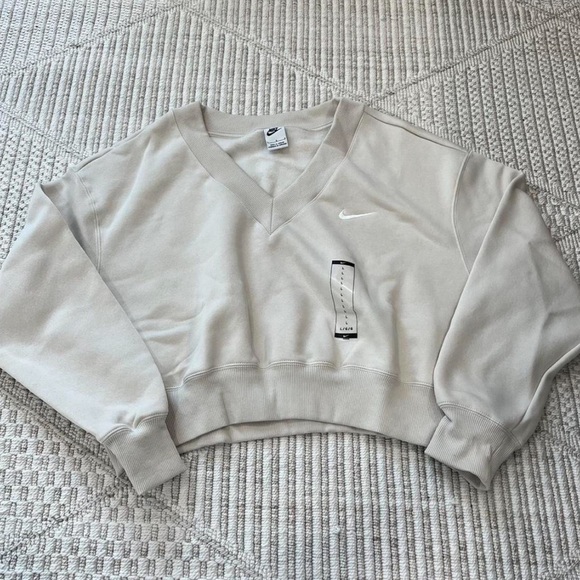 Nike Sportswear Phoenix Fleece Women's Cropped V-Neck Sweatshirt
Size: Large - Picture 2 of 5